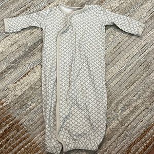 Magnetic me newborn gown